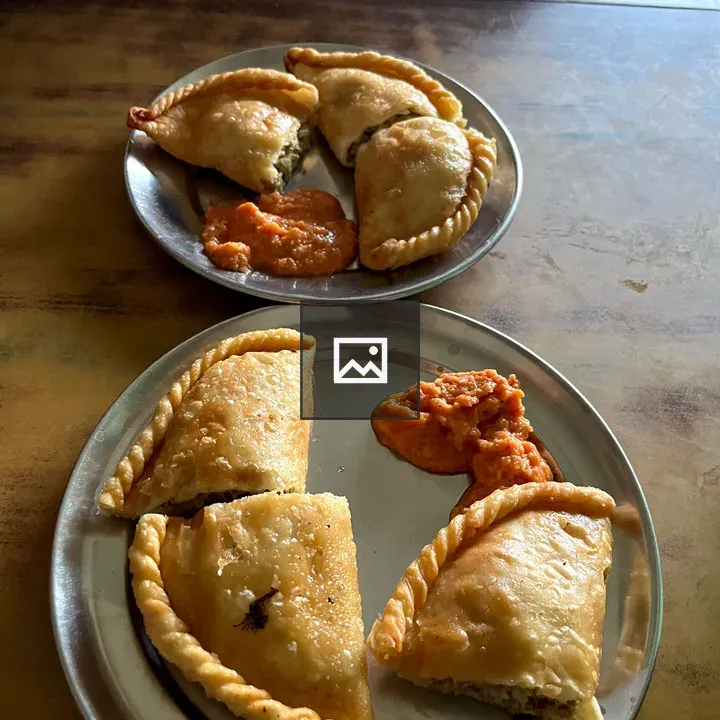 Stainless steel plates with fried sefali
