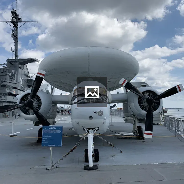 E-1B Tracer on USS Yorktown