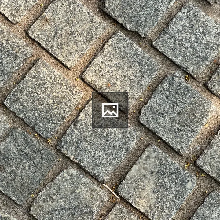 Cobblestone diagonal pavement