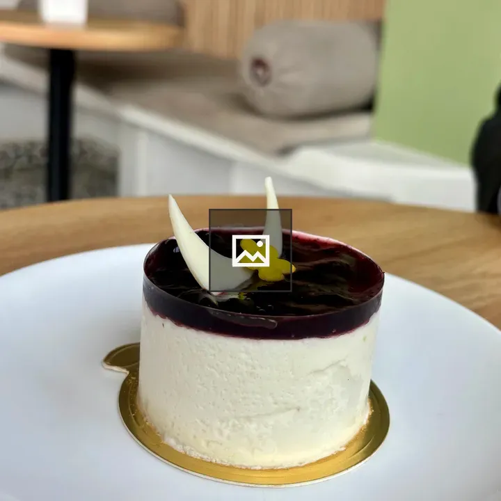 Cheesecake with Berry Glaze