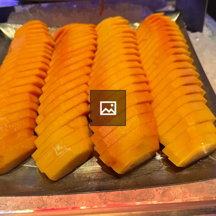 Mango Slices on Ice