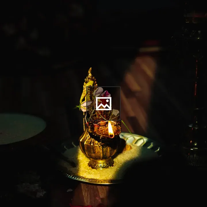Brass lamp with flowers