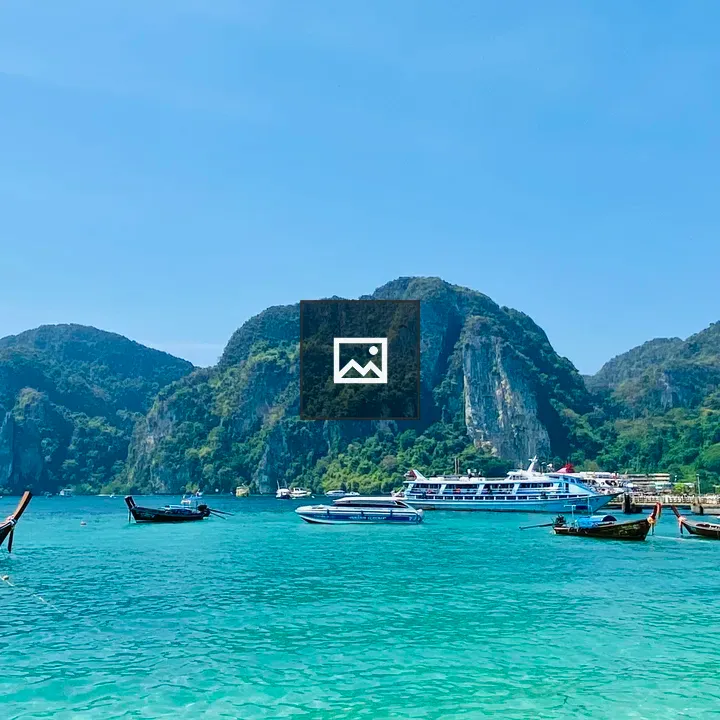Ao Toh Ko boat at Phi Phi Island