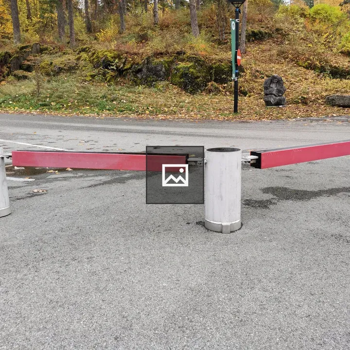 Stone and metal barrier