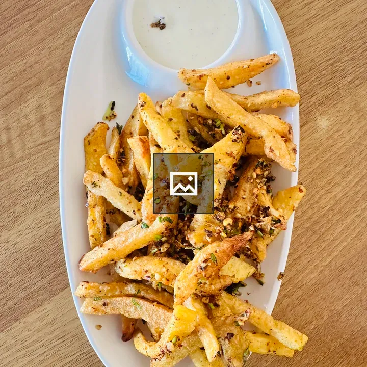 Crunchy potato with mayonnaise sauce
