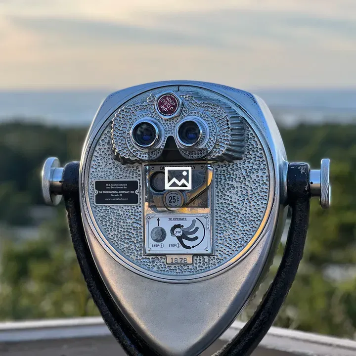 Coin-operated binoculars