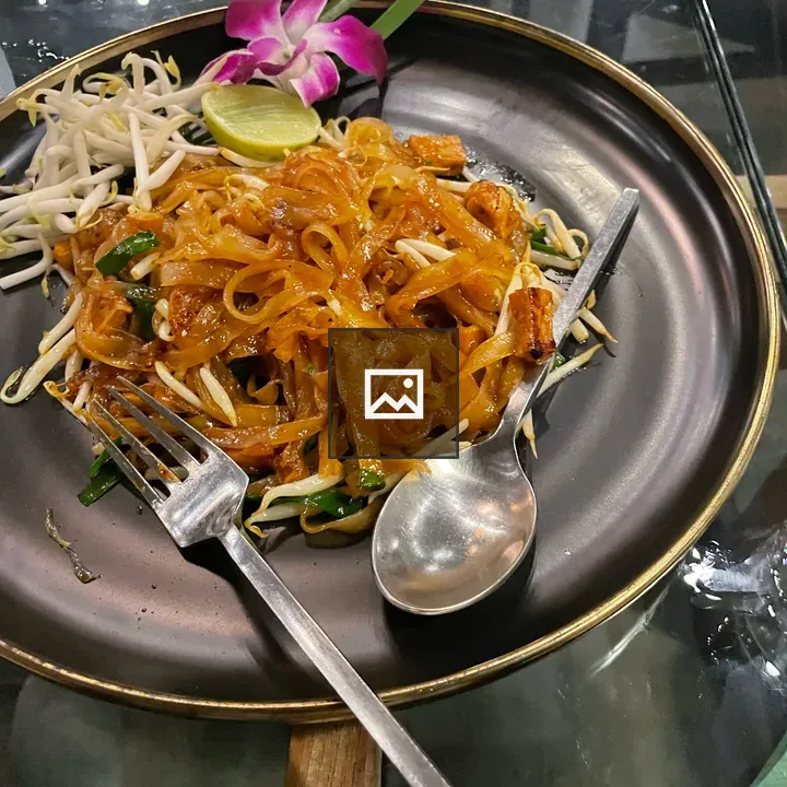 Pad Thai with lemon and utensils