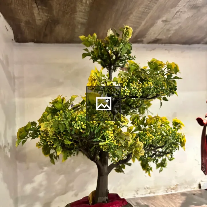 Decorative potted artificial tree