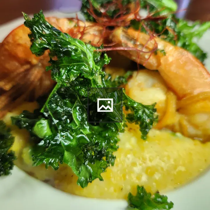 Cheesy Shrimp and Grits