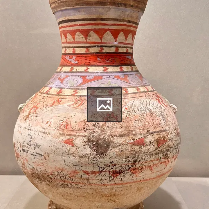 Decorative pottery vessel