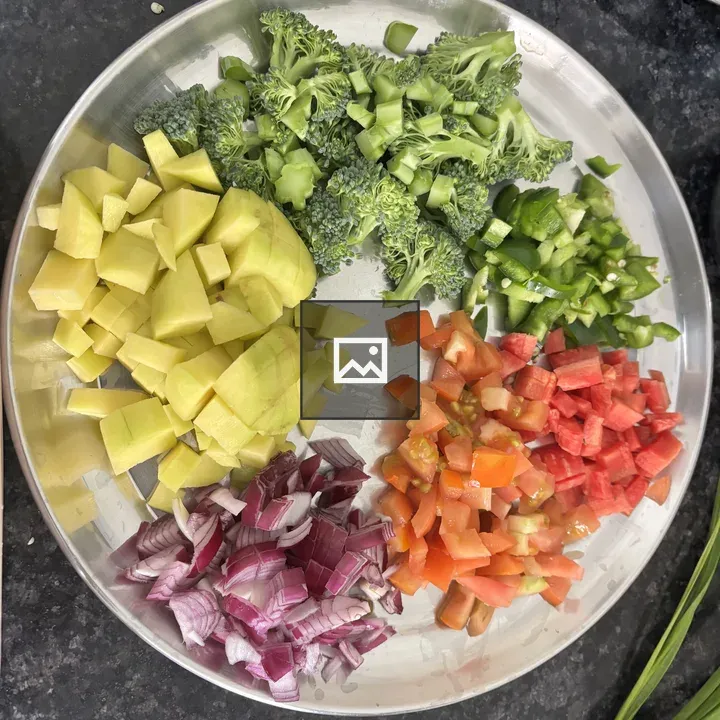 Round steel plate with chopped vegetables