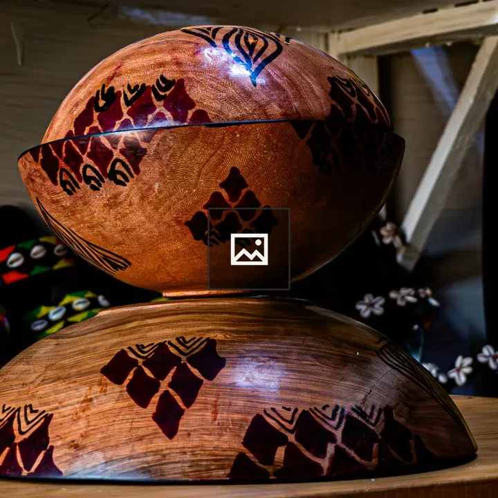 Polished wooden bowls with patterns