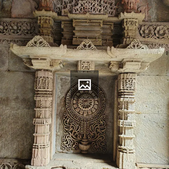 Carving in Adalaj Stepwell niche