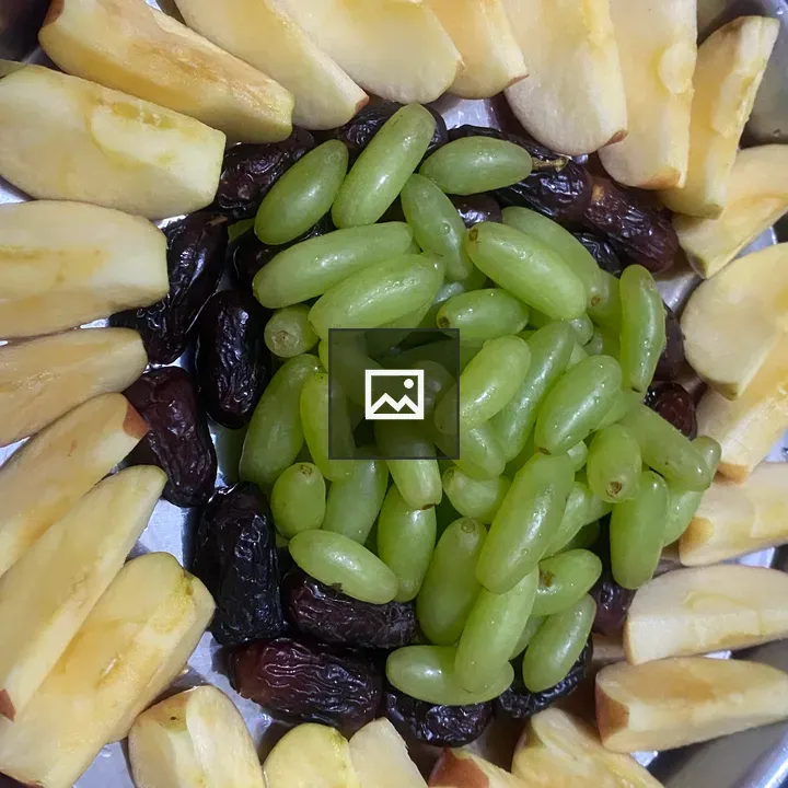 Circular fruit and pastry tray